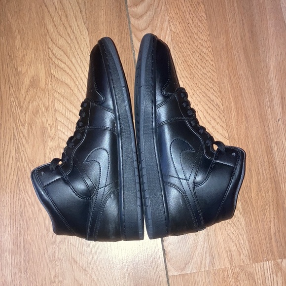 Retro Jordan 1s Mid Black-Dark Grey Basketball - Picture 4 of 6